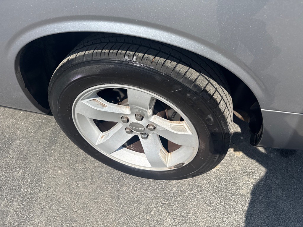 2014 Dodge Challenger Image 8