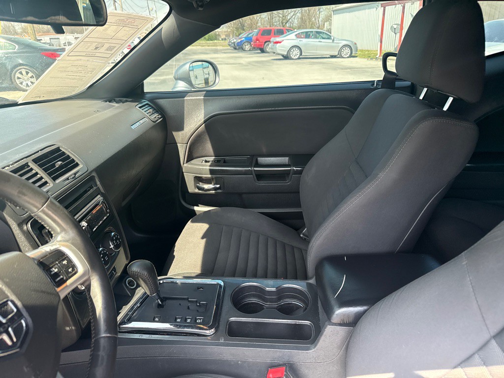 2014 Dodge Challenger Image 9