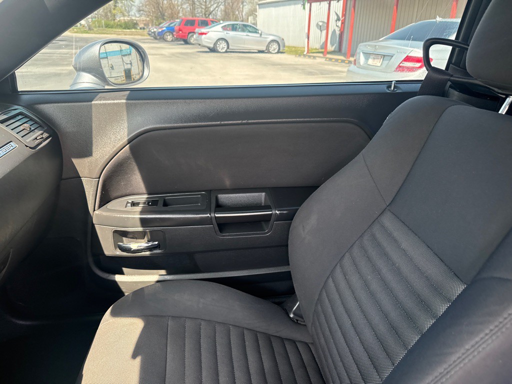 2014 Dodge Challenger Image 12