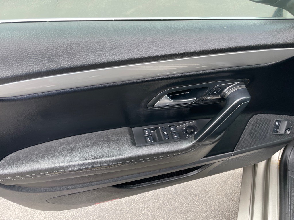 2011 Volkswagen CC Image 11