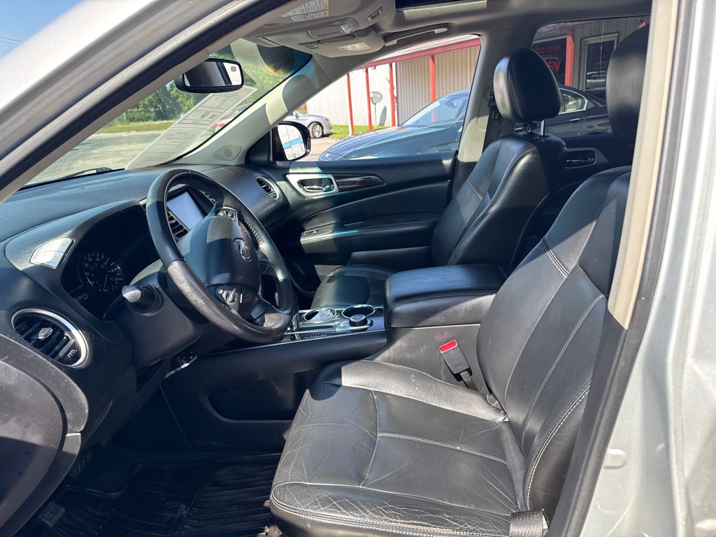 2014 Nissan Pathfinder Image 16