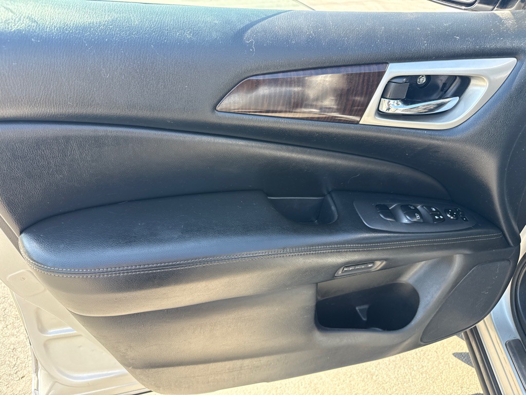 2014 Nissan Pathfinder Image 17