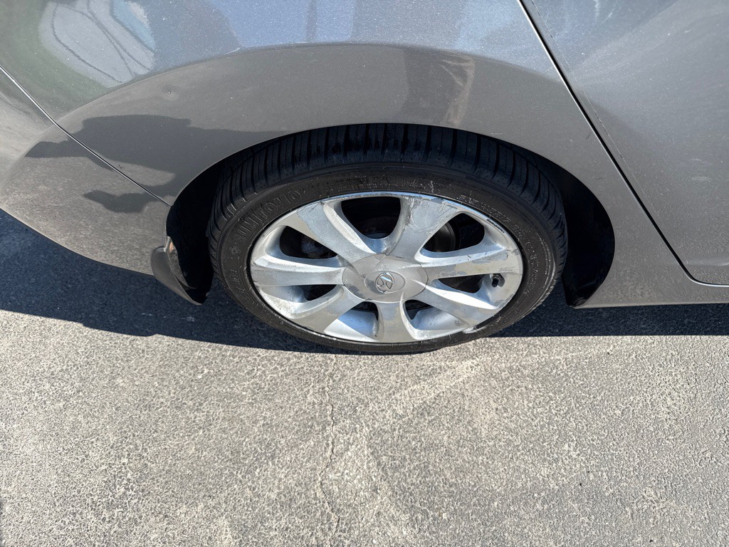2013 Hyundai Elantra Image 3