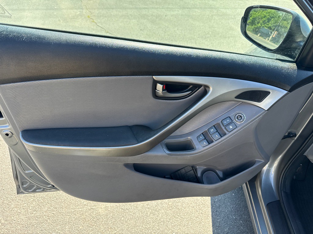 2013 Hyundai Elantra Image 14