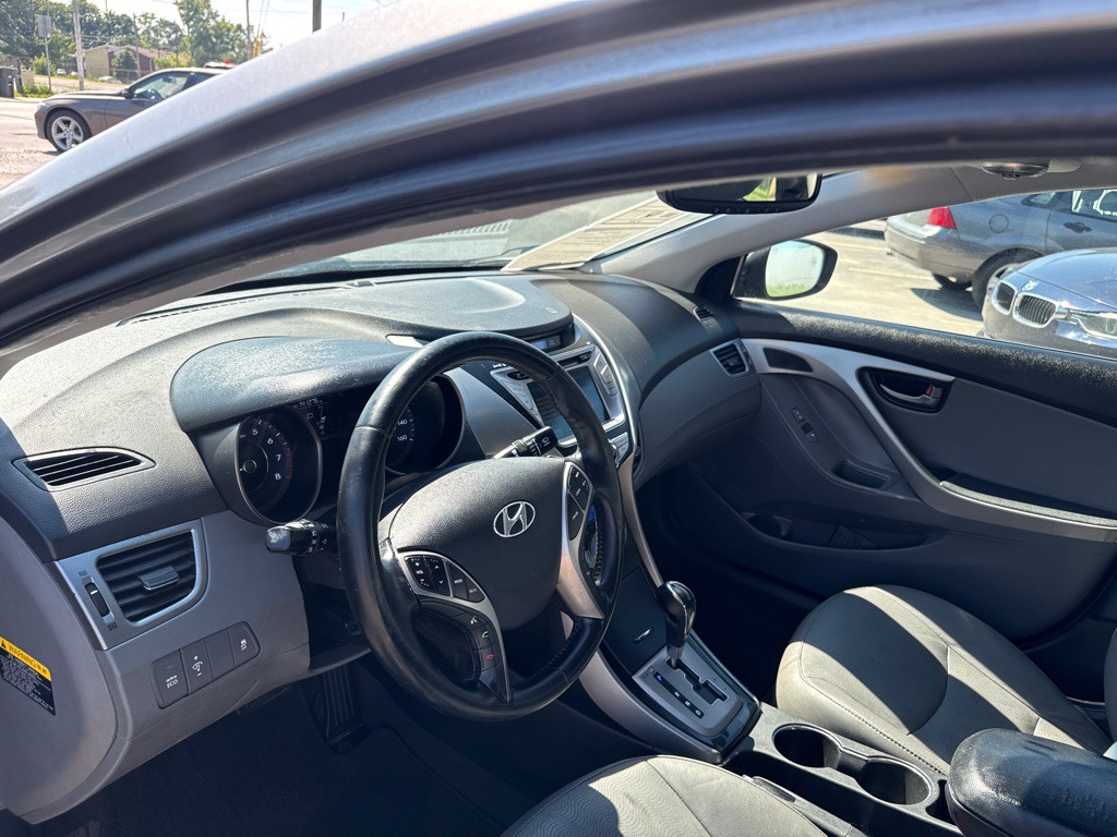 2013 Hyundai Elantra Image 15