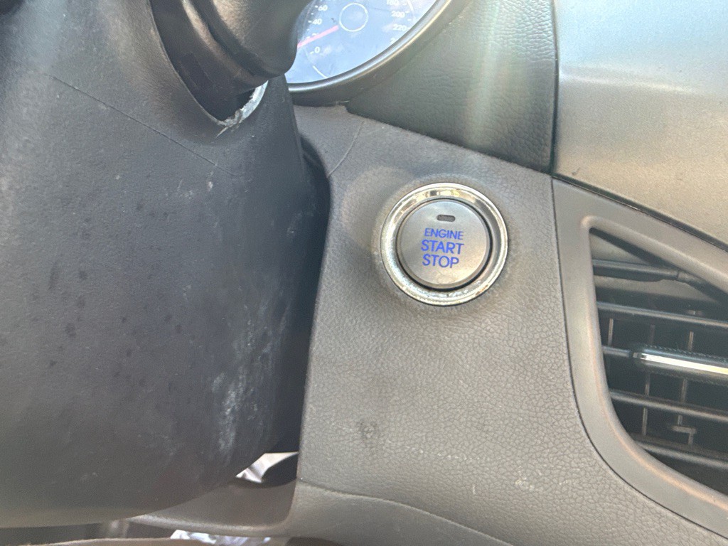 2013 Hyundai Elantra Image 18