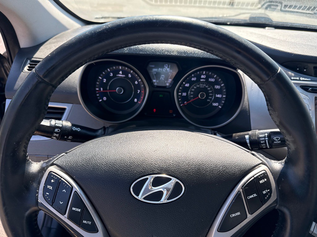 2013 Hyundai Elantra Image 19