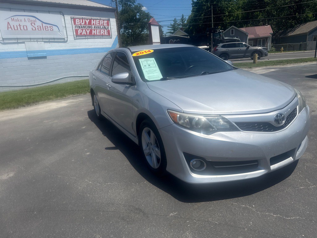 2014 Toyota Camry Image 2