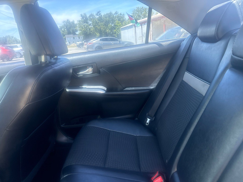 2014 Toyota Camry Image 9