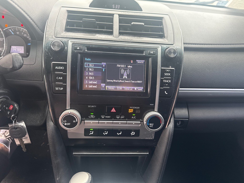 2014 Toyota Camry Image 16