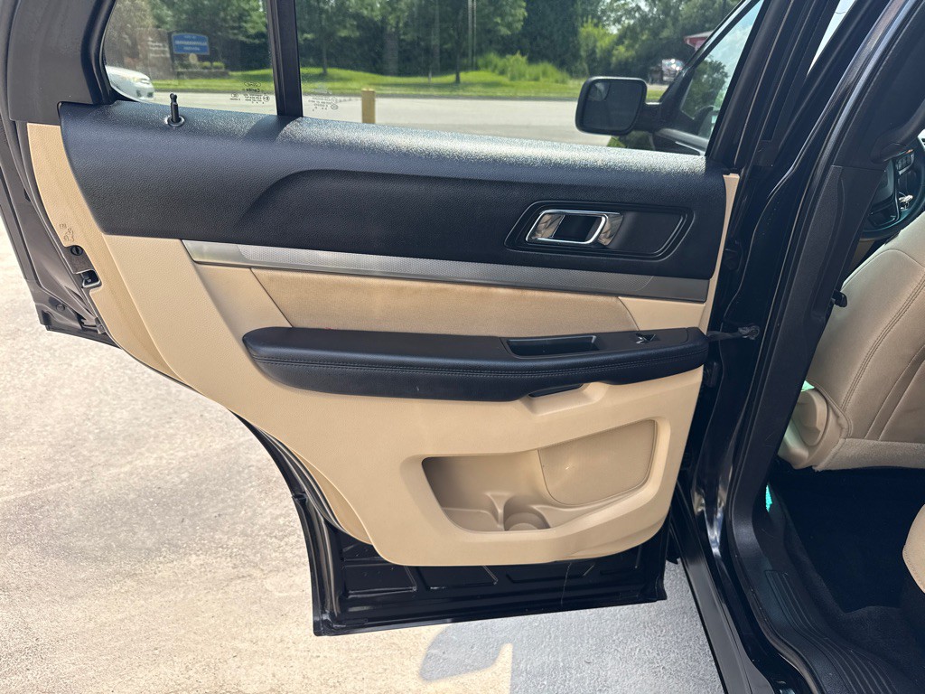 2017 Ford Explorer Image 7