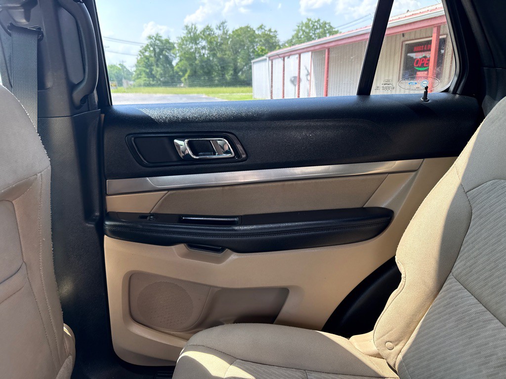 2017 Ford Explorer Image 8