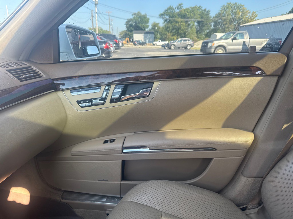 2011 Mercedes-Benz S-Class Image 16