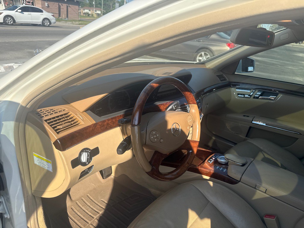 2011 Mercedes-Benz S-Class Image 21