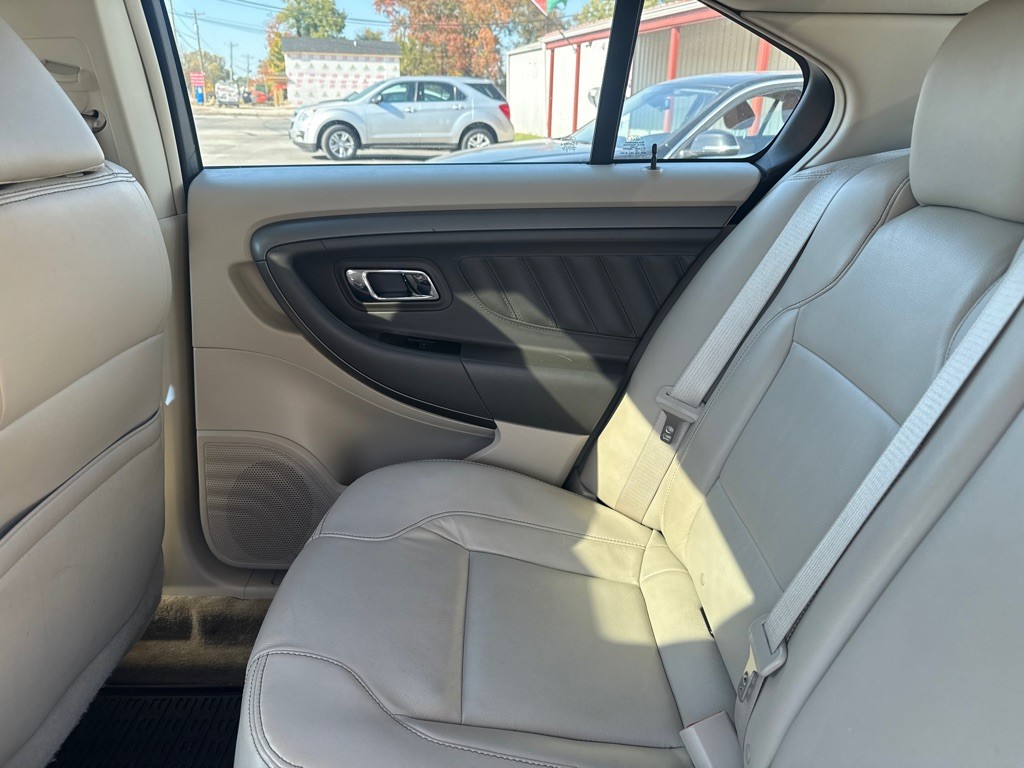 2011 Ford Taurus Image 10