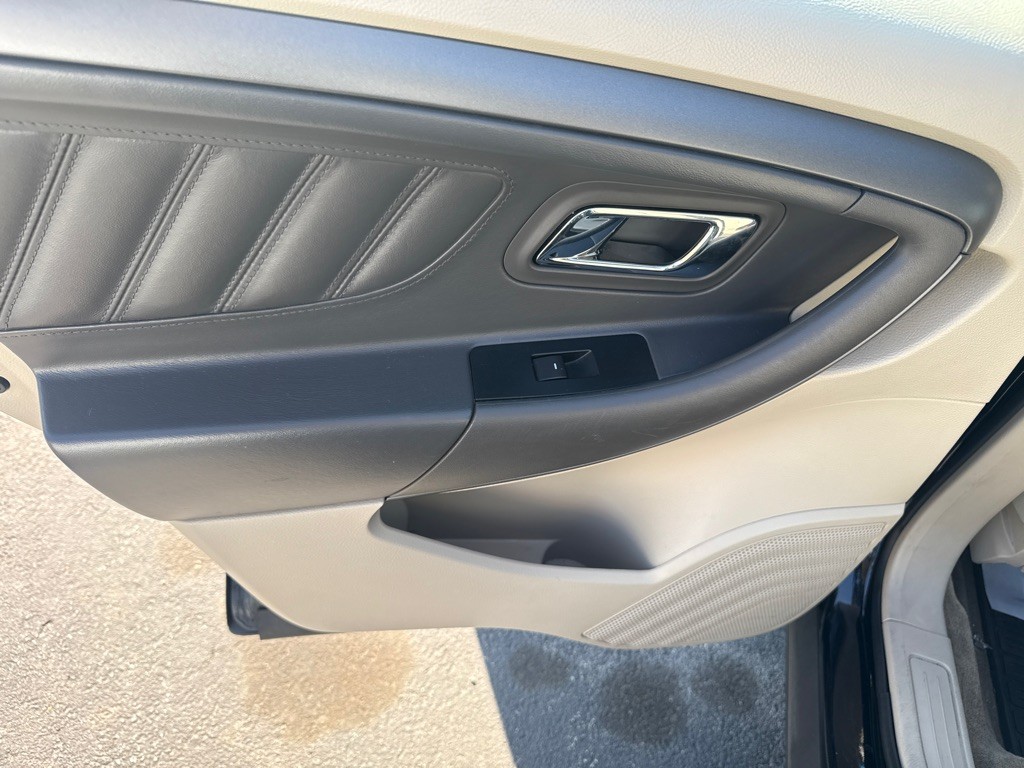 2011 Ford Taurus Image 11