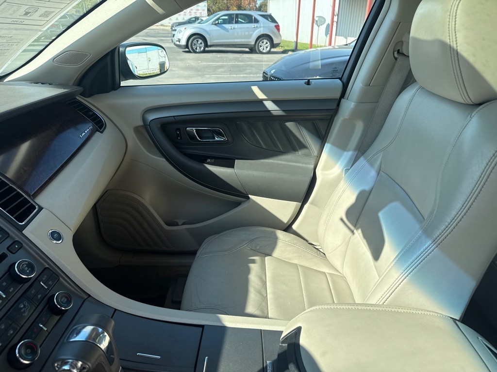 2011 Ford Taurus Image 14