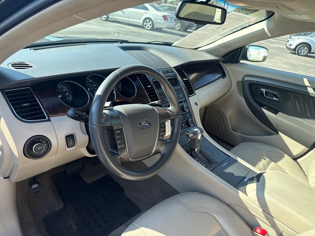 2011 Ford Taurus Image 17