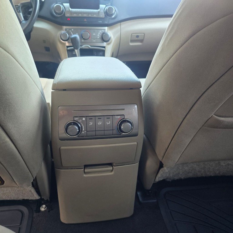2012 Toyota Highlander Image 13