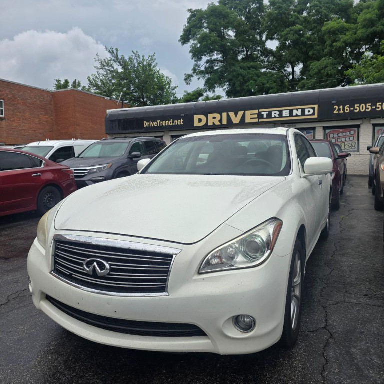 2011 INFINITI M37 Image 2