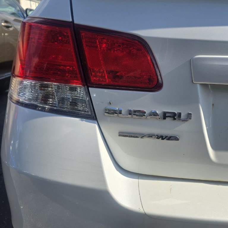 2013 Subaru Legacy Image 4
