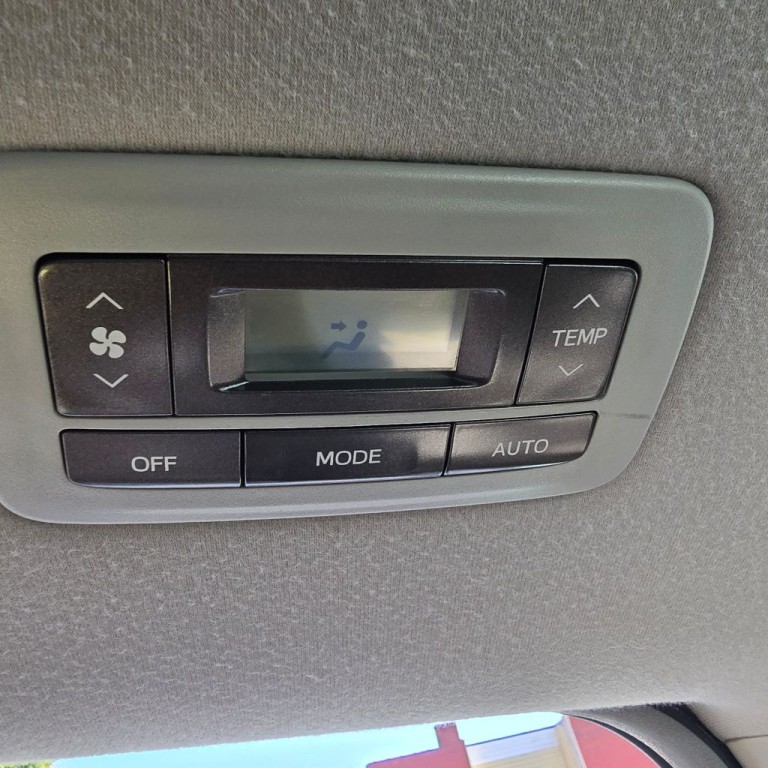 2013 Toyota Sienna Image 12