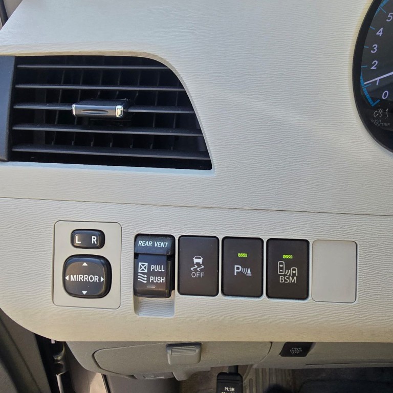 2013 Toyota Sienna Image 14