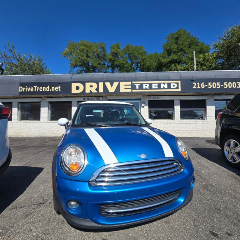 2011 MINI Cooper Image 1