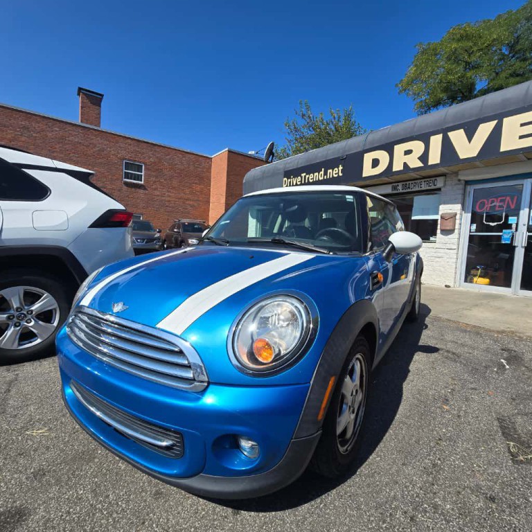 2011 MINI Cooper Image 2