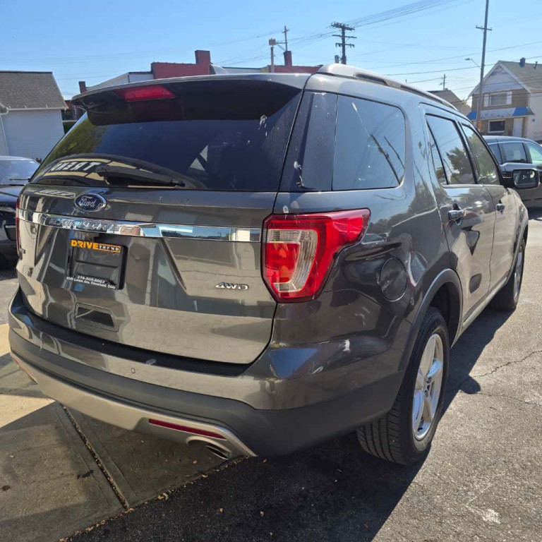 2016 Ford Explorer Image 2