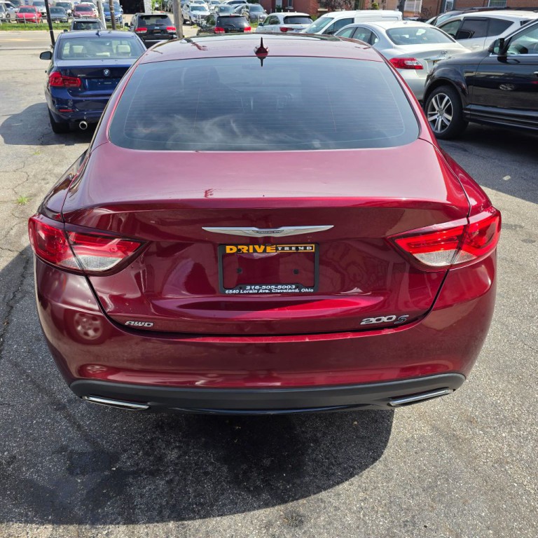 2015 Chrysler 200 Image 2