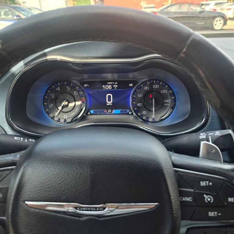 2015 Chrysler 200 Image 7