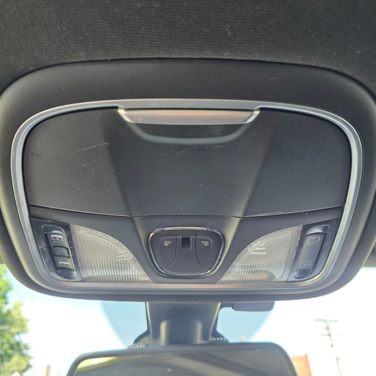 2015 Chrysler 200 Image 8
