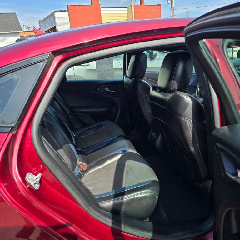 2015 Chrysler 200 Image 11