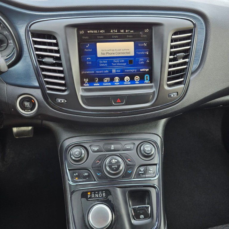 2015 Chrysler 200 Image 15