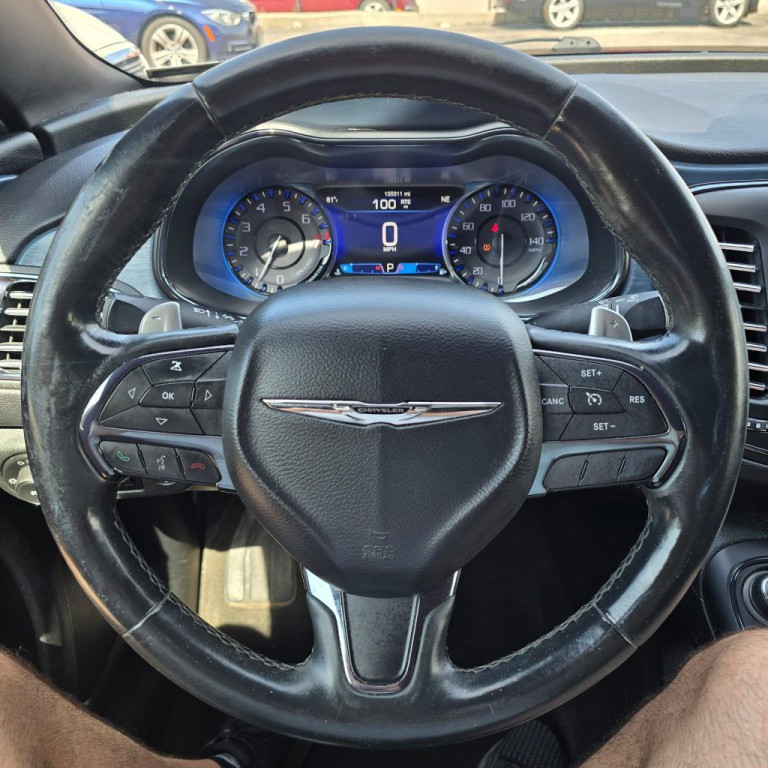 2015 Chrysler 200 Image 17
