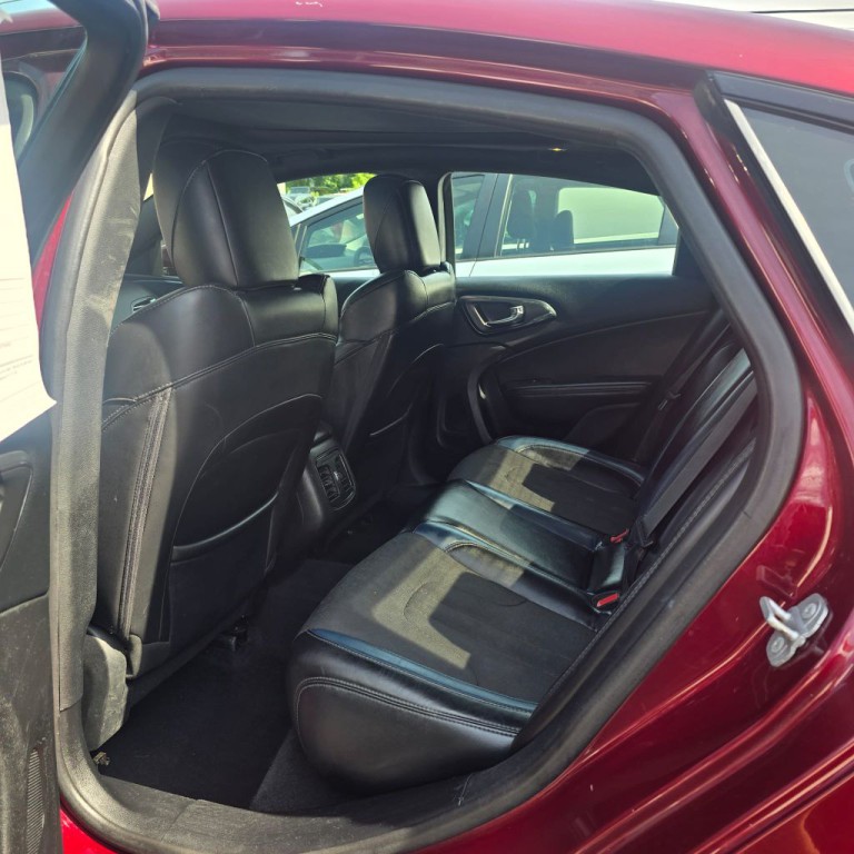 2015 Chrysler 200 Image 19