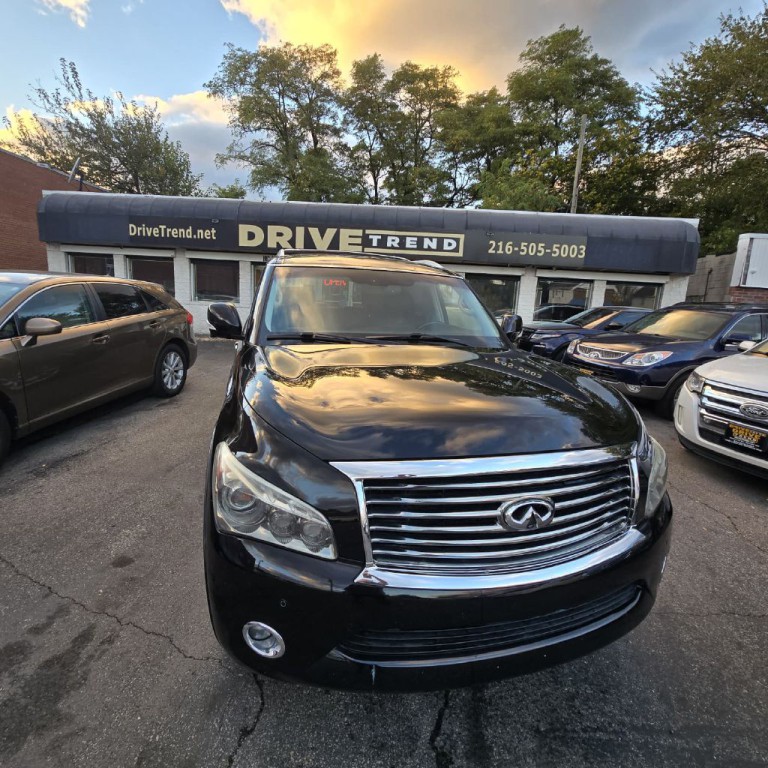 2011 INFINITI QX56 Image 3