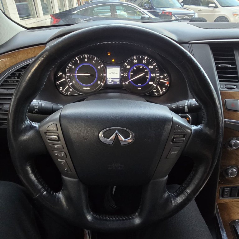 2011 INFINITI QX56 Image 5
