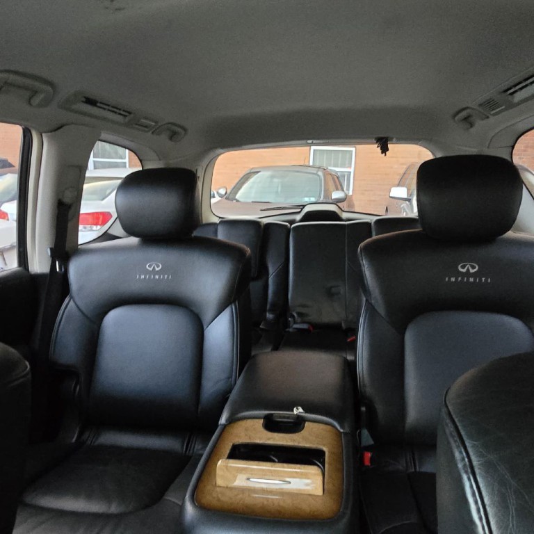 2011 INFINITI QX56 Image 6