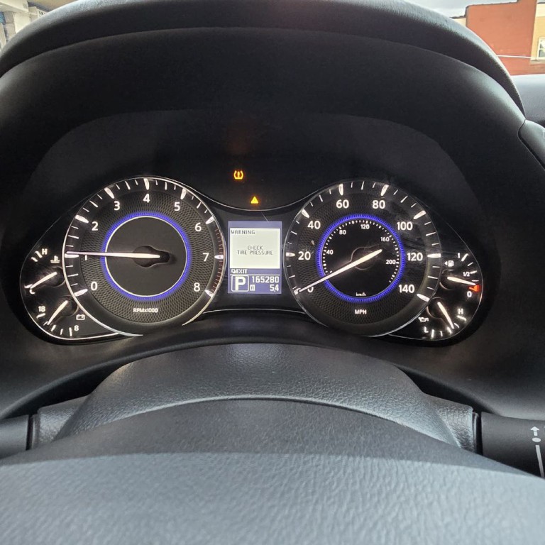 2011 INFINITI QX56 Image 8