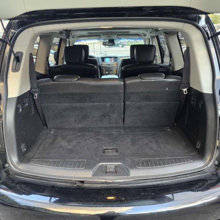 2011 INFINITI QX56 Image 11