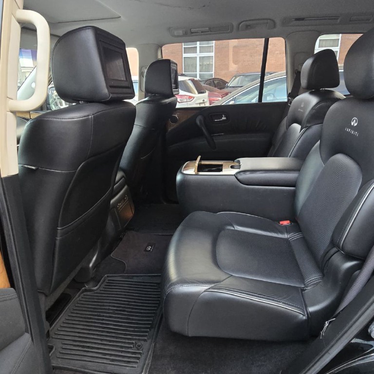 2011 INFINITI QX56 Image 13