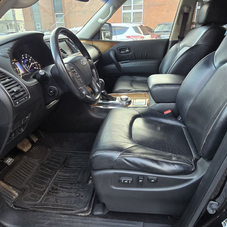 2011 INFINITI QX56 Image 14