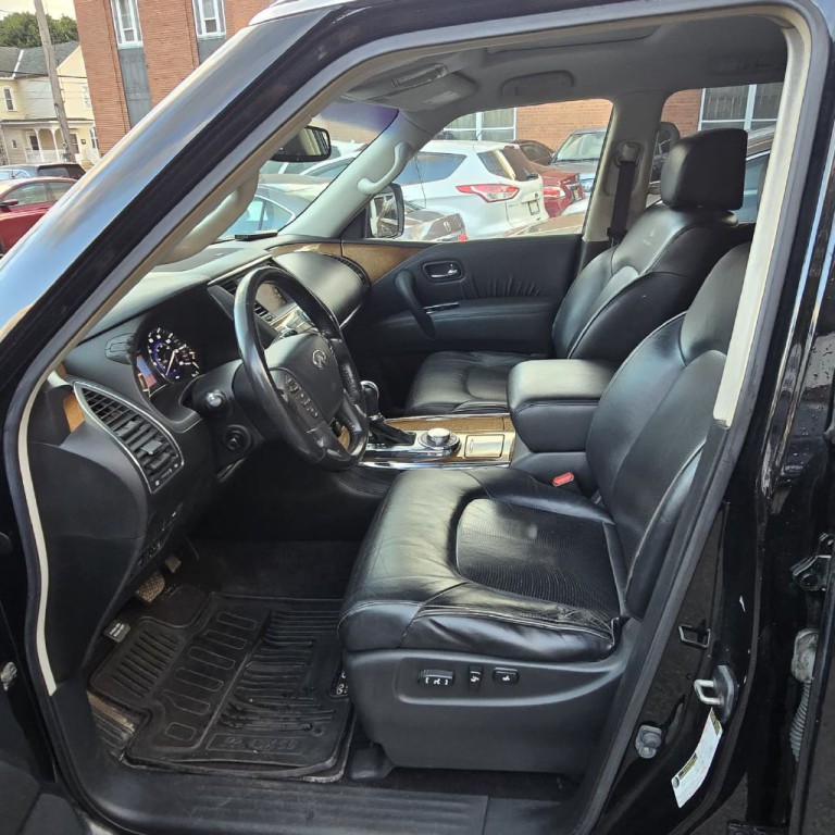2011 INFINITI QX56 Image 15