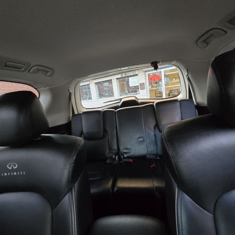 2011 INFINITI QX56 Image 7