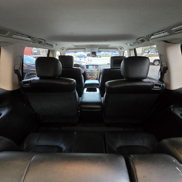 2011 INFINITI QX56 Image 10