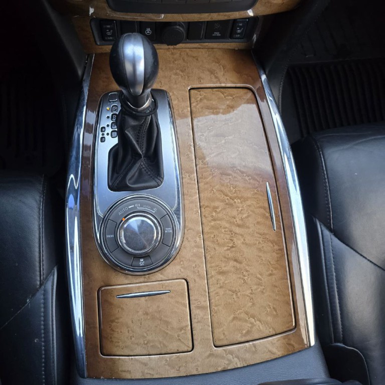 2011 INFINITI QX56 Image 16