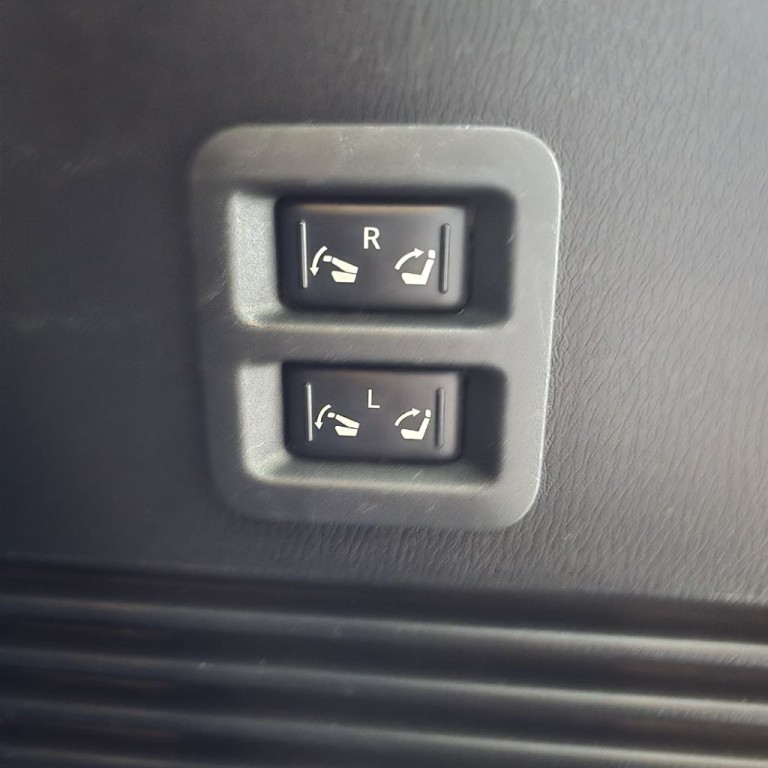 2011 INFINITI QX56 Image 17