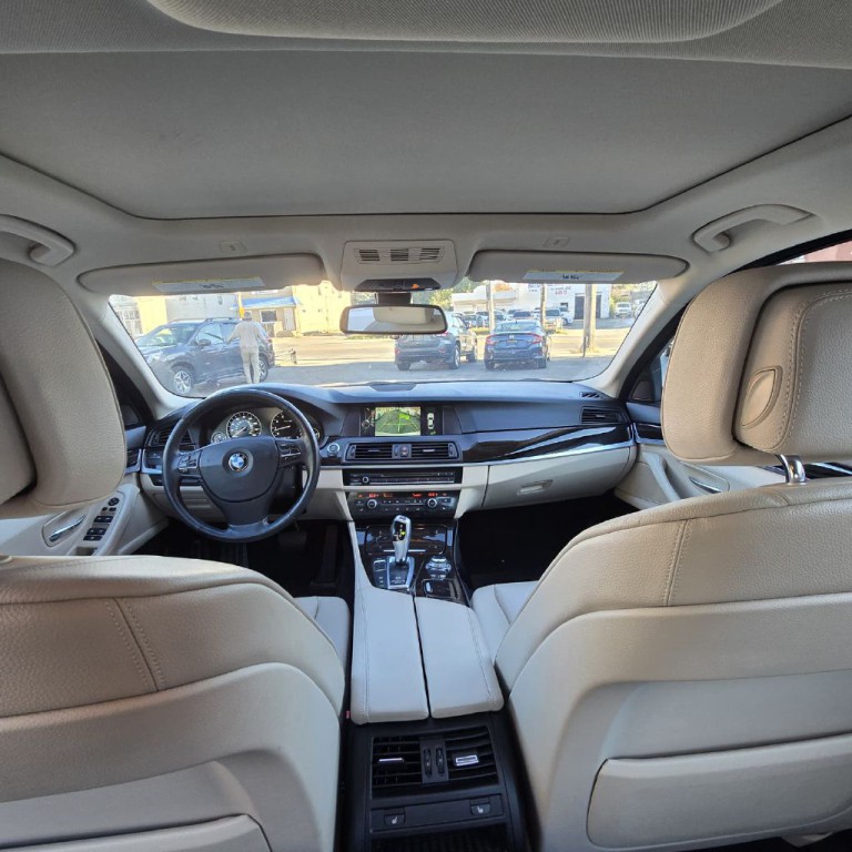 2013 BMW 5 Series Image 2